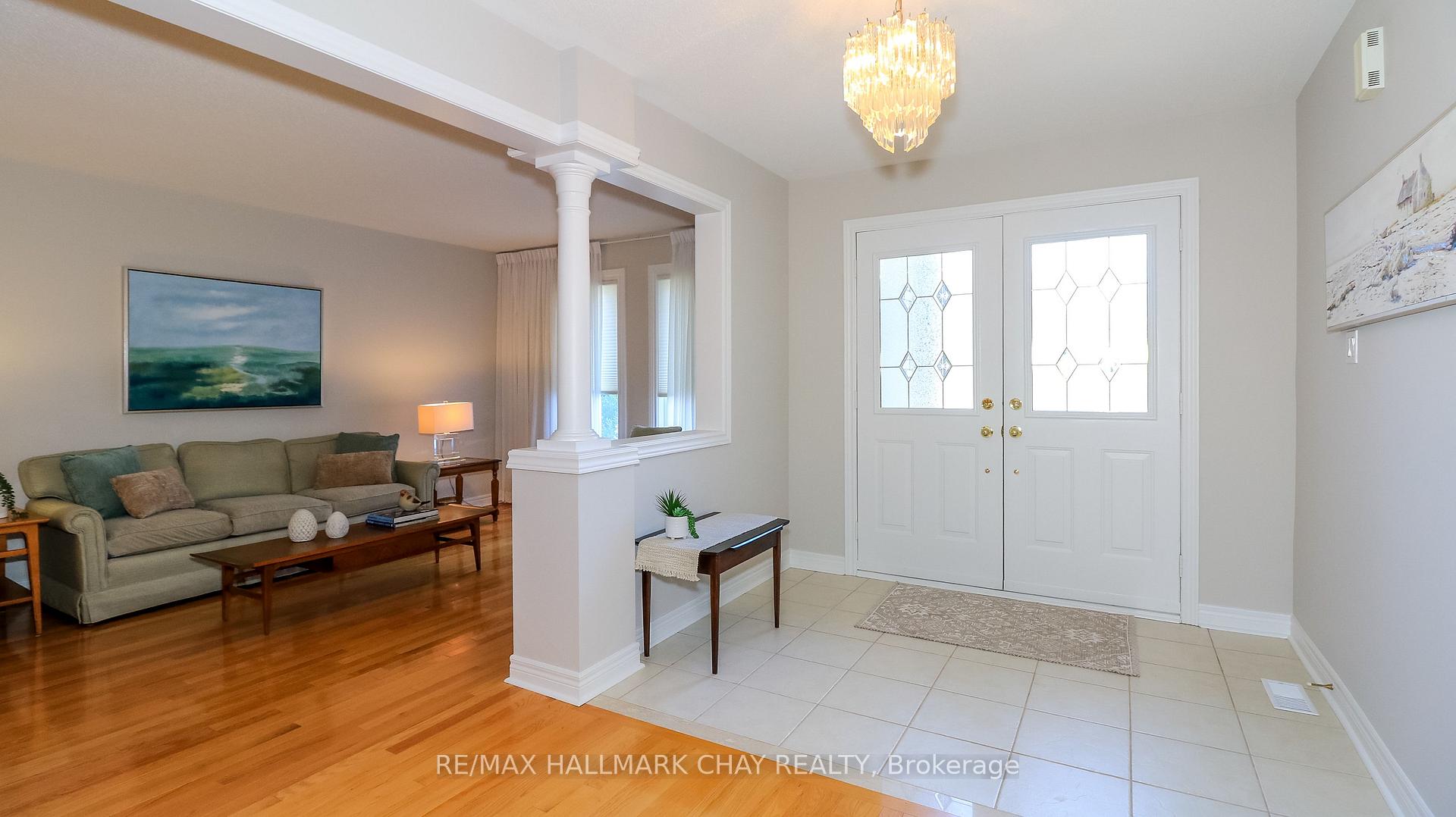 Photo 11 of 14 Imperial Crown Lane, Barrie, Innis-Shore — HOMEH