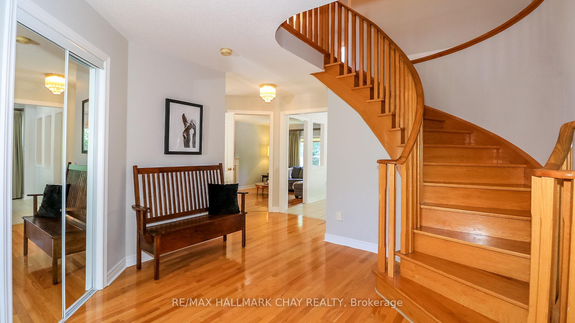 Photo 12 of 14 Imperial Crown Lane, Barrie, Innis-Shore — HOMEH