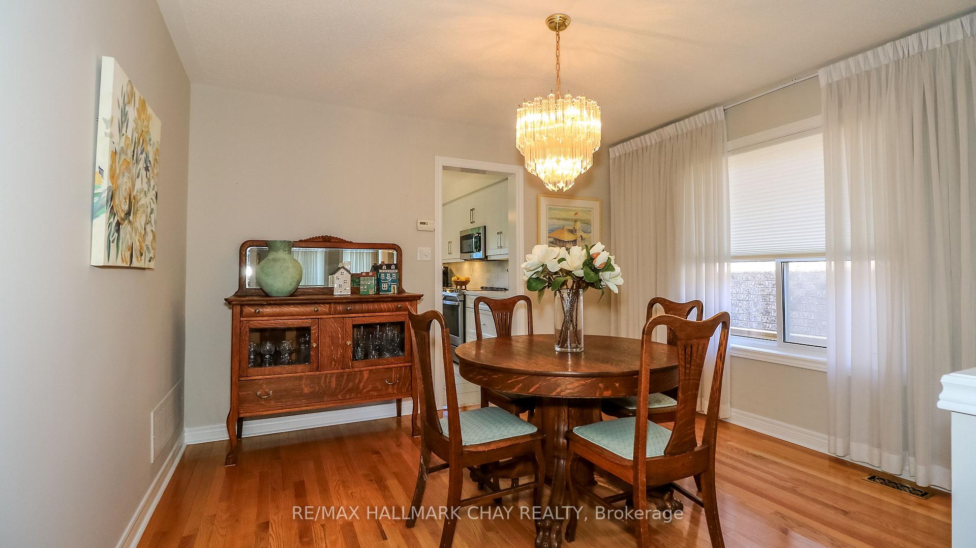 Photo 16 of 14 Imperial Crown Lane, Barrie, Innis-Shore — HOMEH