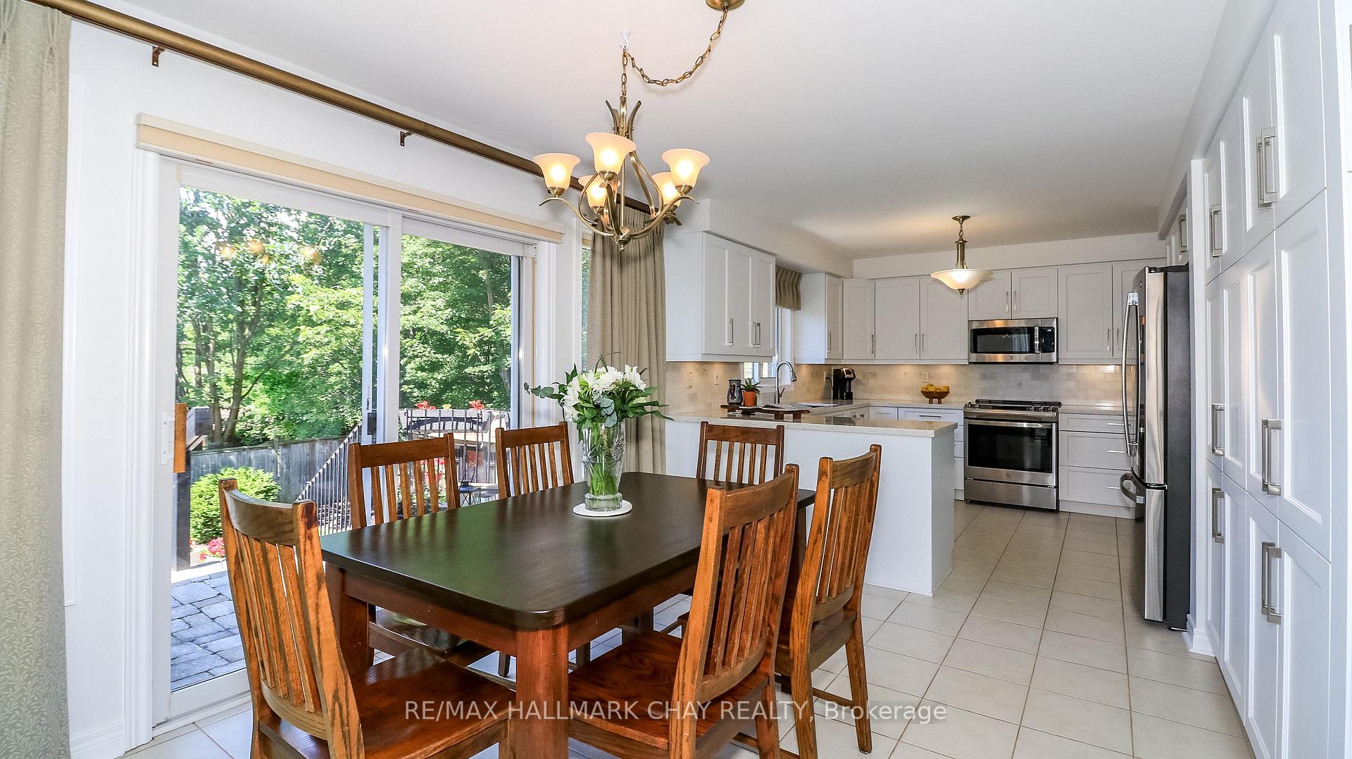 Photo 8 of 14 Imperial Crown Lane, Barrie, Innis-Shore — HOMEH
