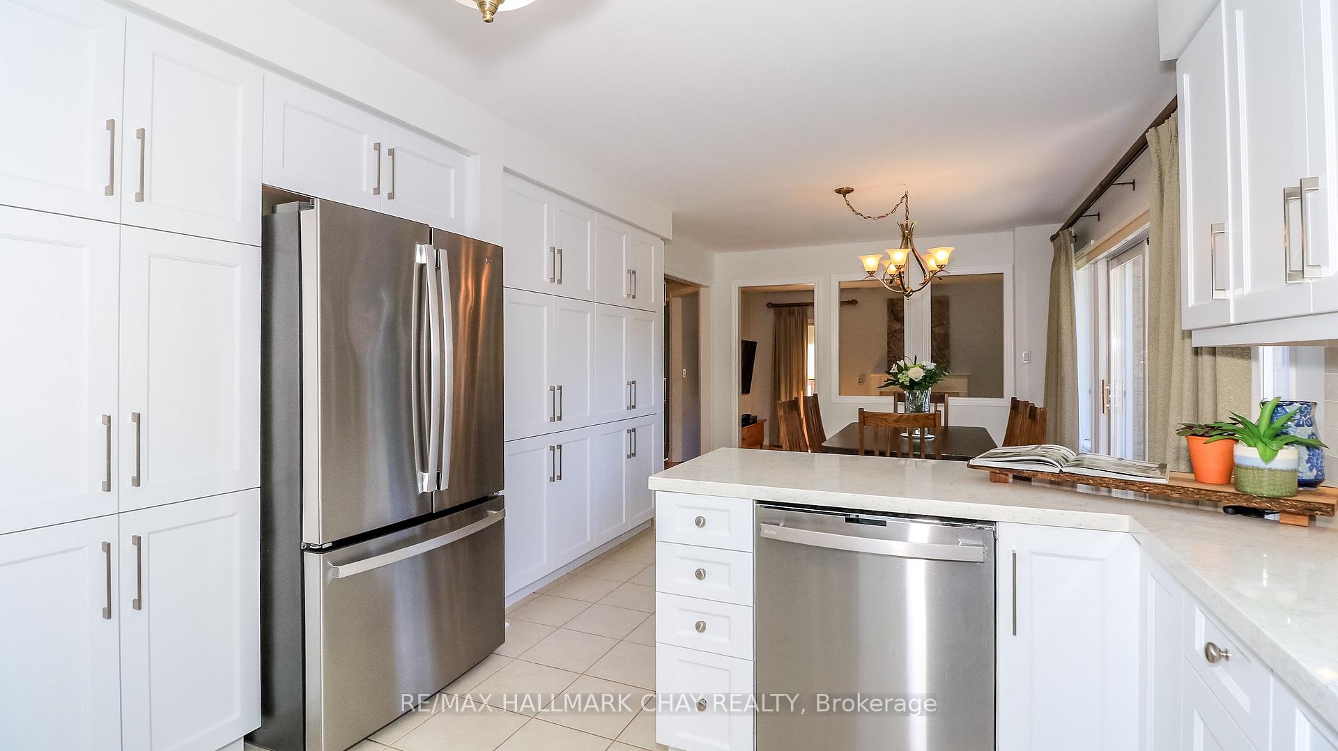 Photo 5 of 14 Imperial Crown Lane, Barrie, Innis-Shore — HOMEH