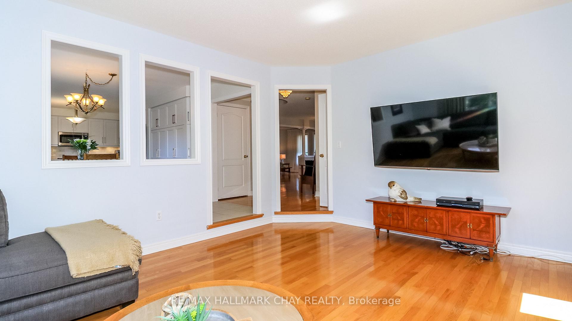 Photo 18 of 14 Imperial Crown Lane, Barrie, Innis-Shore — HOMEH