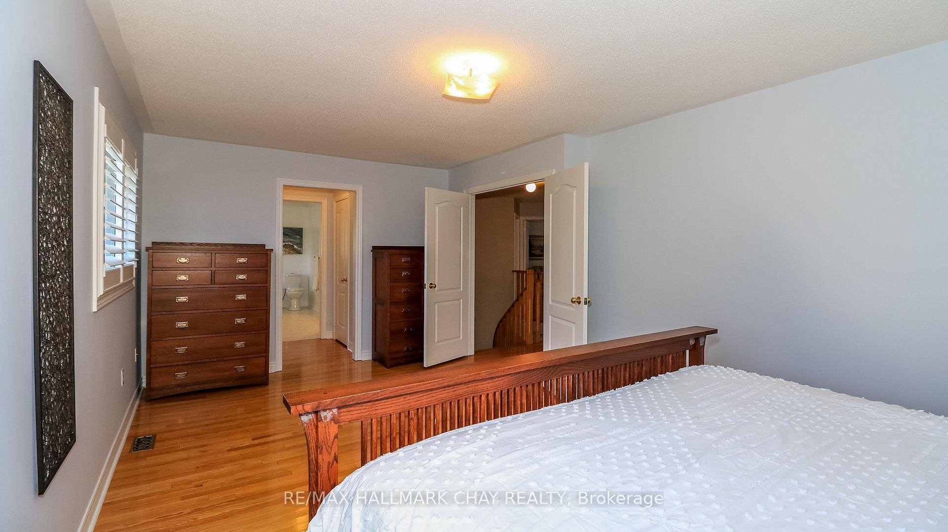 Photo 23 of 14 Imperial Crown Lane, Barrie, Innis-Shore — HOMEH