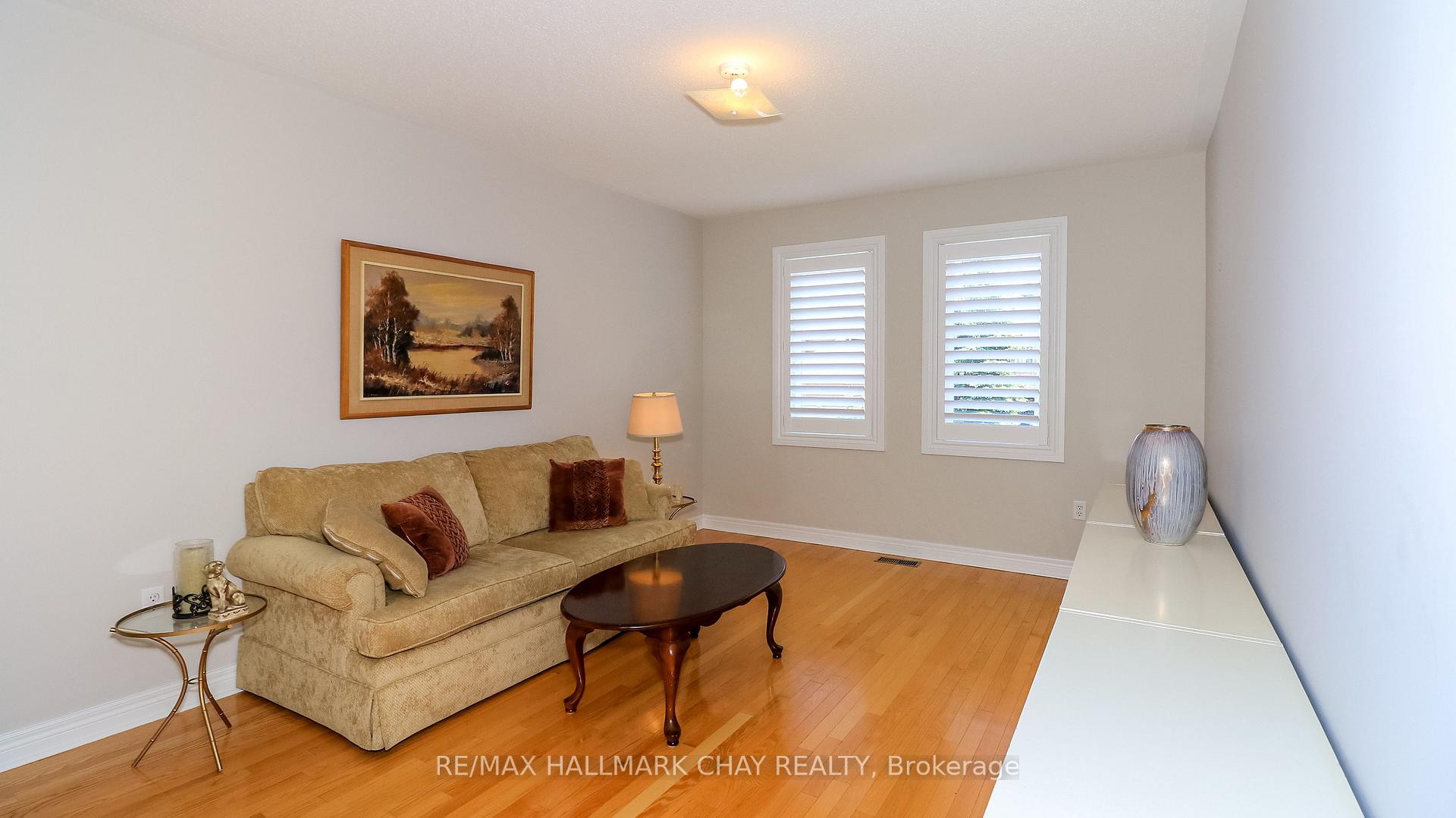 Photo 32 of 14 Imperial Crown Lane, Barrie, Innis-Shore — HOMEH