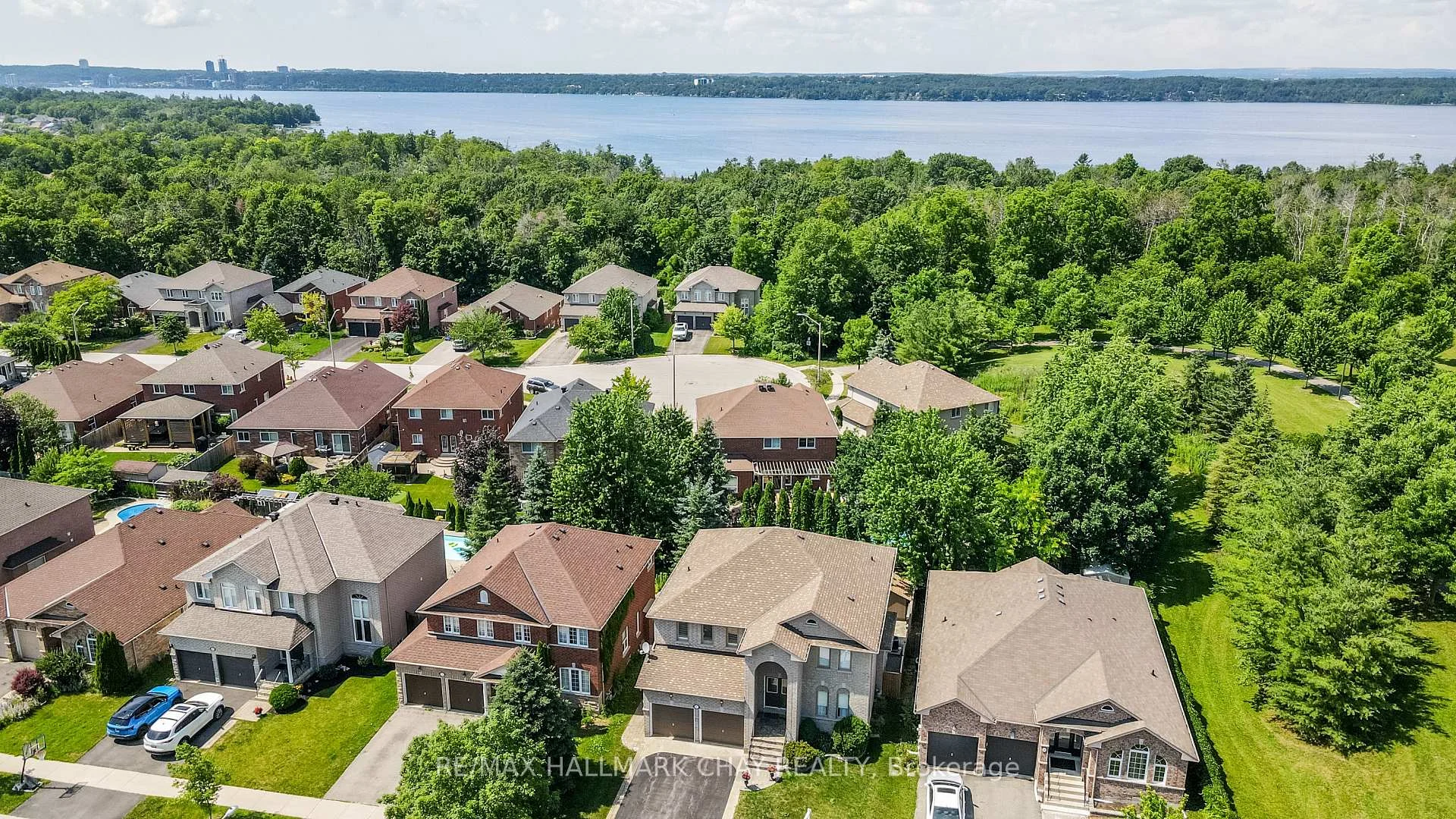Photo 10 of 14 Imperial Crown Lane, Barrie, Innis-Shore — HOMEH