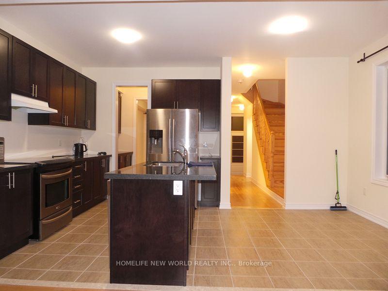 Photo 2 of 29 Applegate Drive, East Gwillimbury, Rural East Gwillimbury — HOMEH