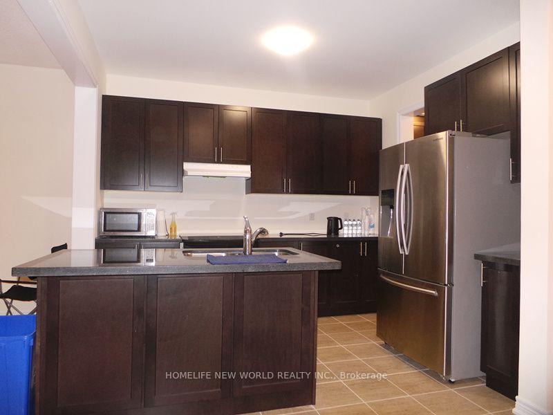 Photo 3 of 29 Applegate Drive, East Gwillimbury, Rural East Gwillimbury — HOMEH