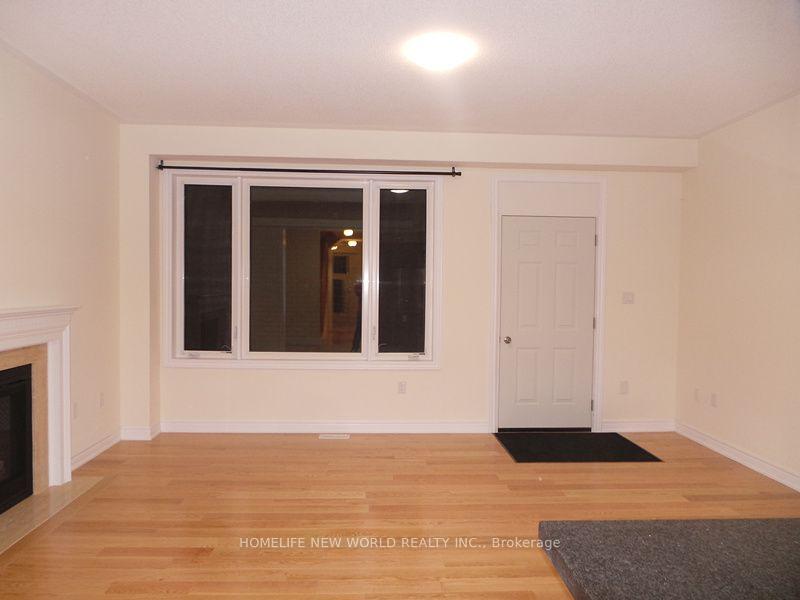 Photo 7 of 29 Applegate Drive, East Gwillimbury, Rural East Gwillimbury — HOMEH