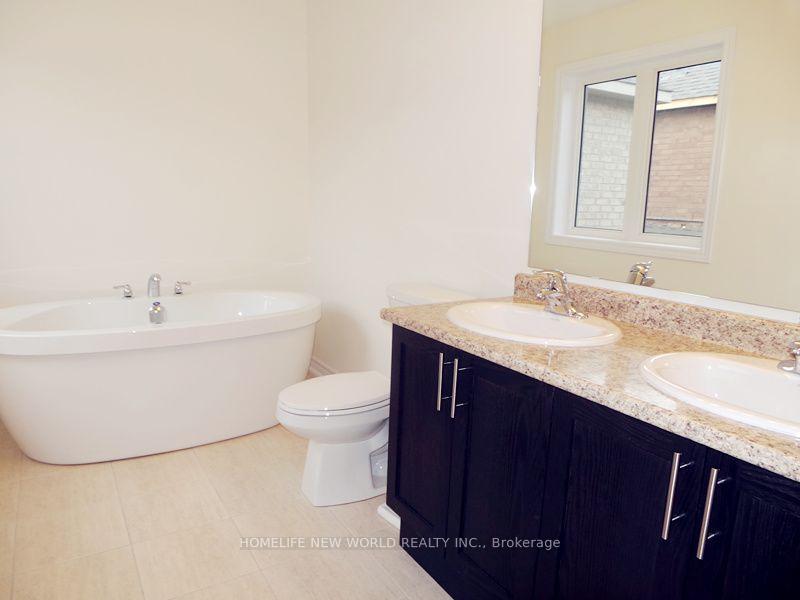 Photo 12 of 29 Applegate Drive, East Gwillimbury, Rural East Gwillimbury — HOMEH