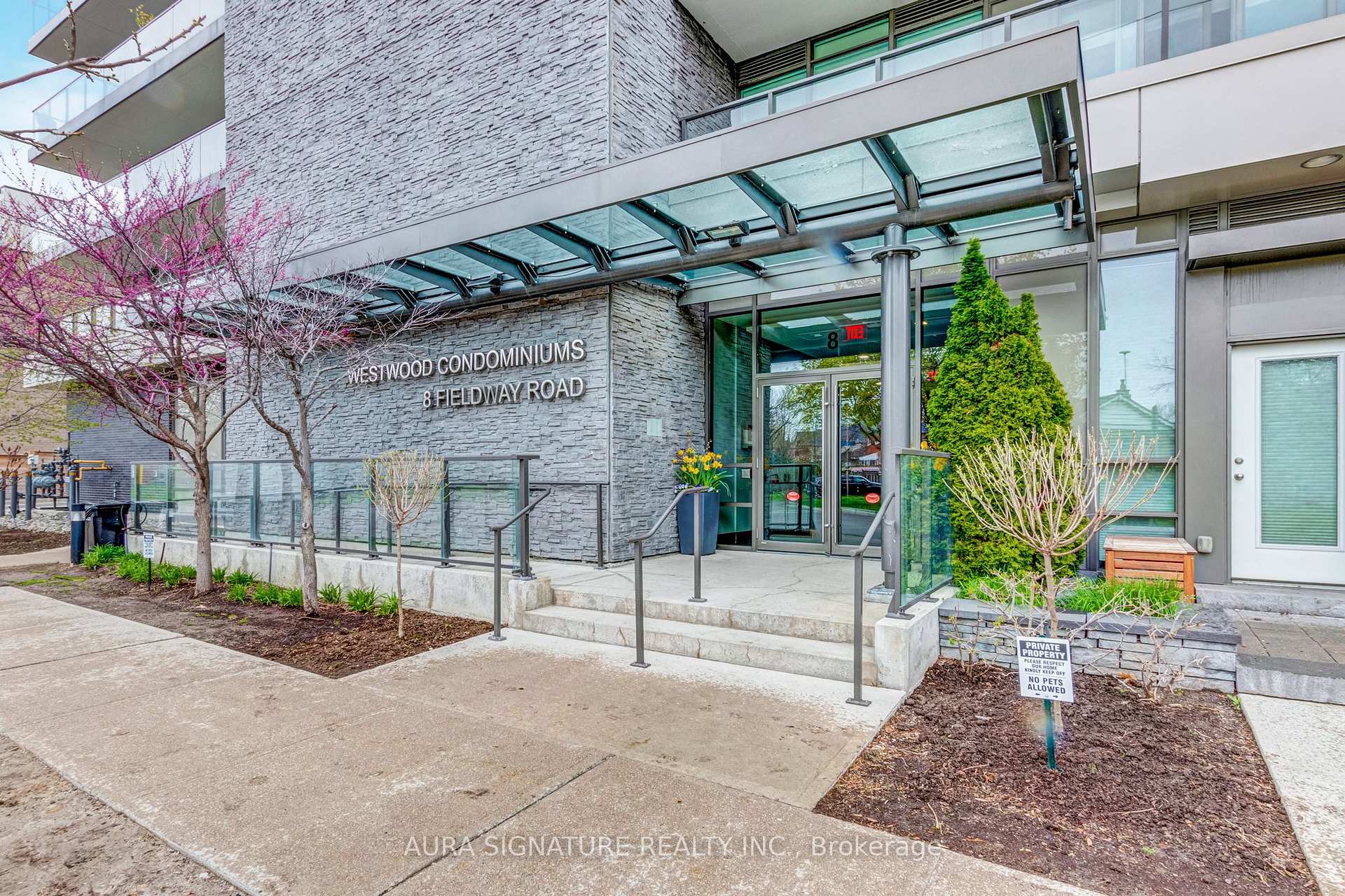 Photo 4 of Unit 612, 8 Fieldway Road, Etobicoke, Islington-City Centre West — HOMEH