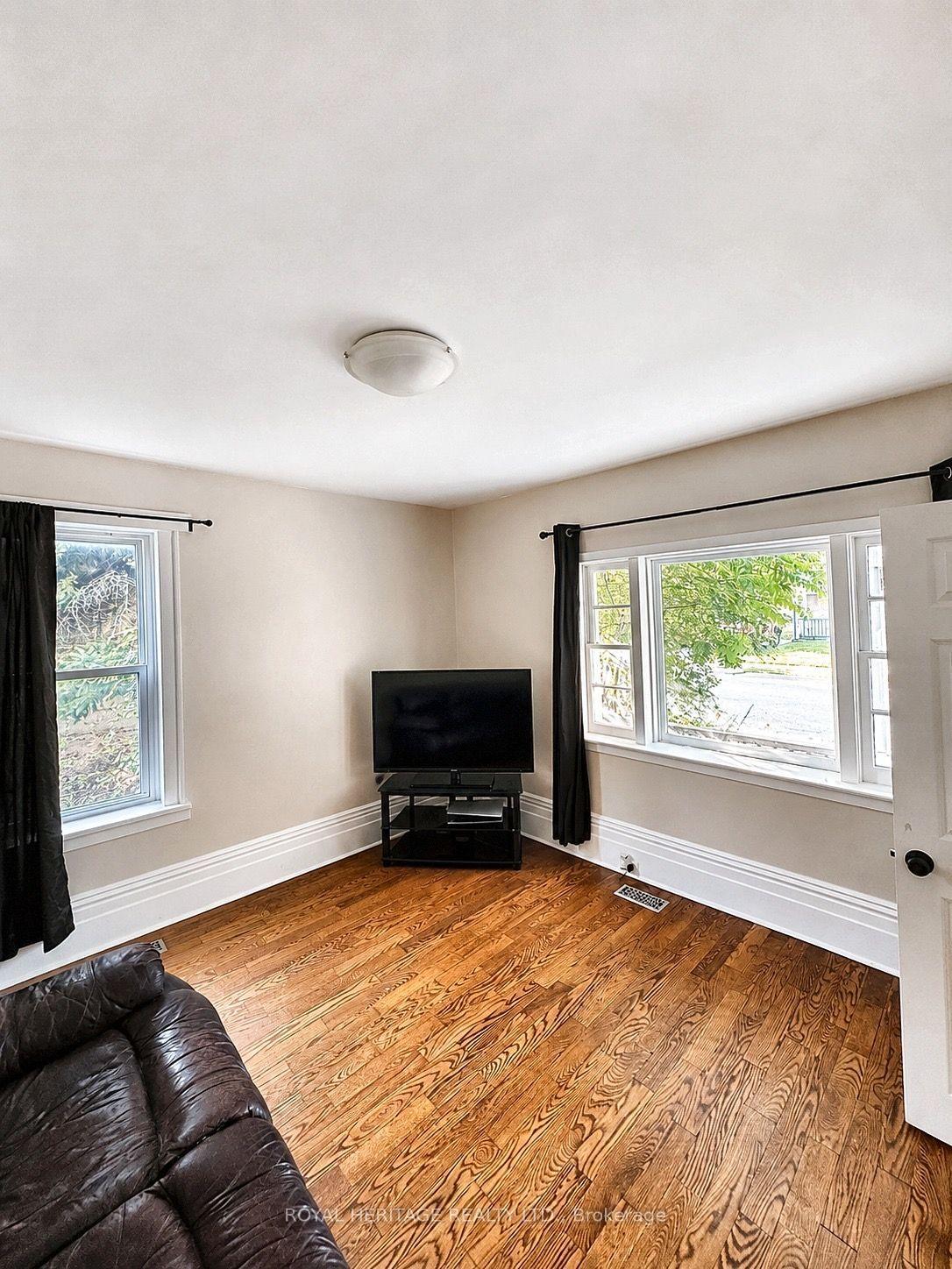 Photo 3 of 505 Paterson Street, Peterborough, Town Ward 3 — HOMEH