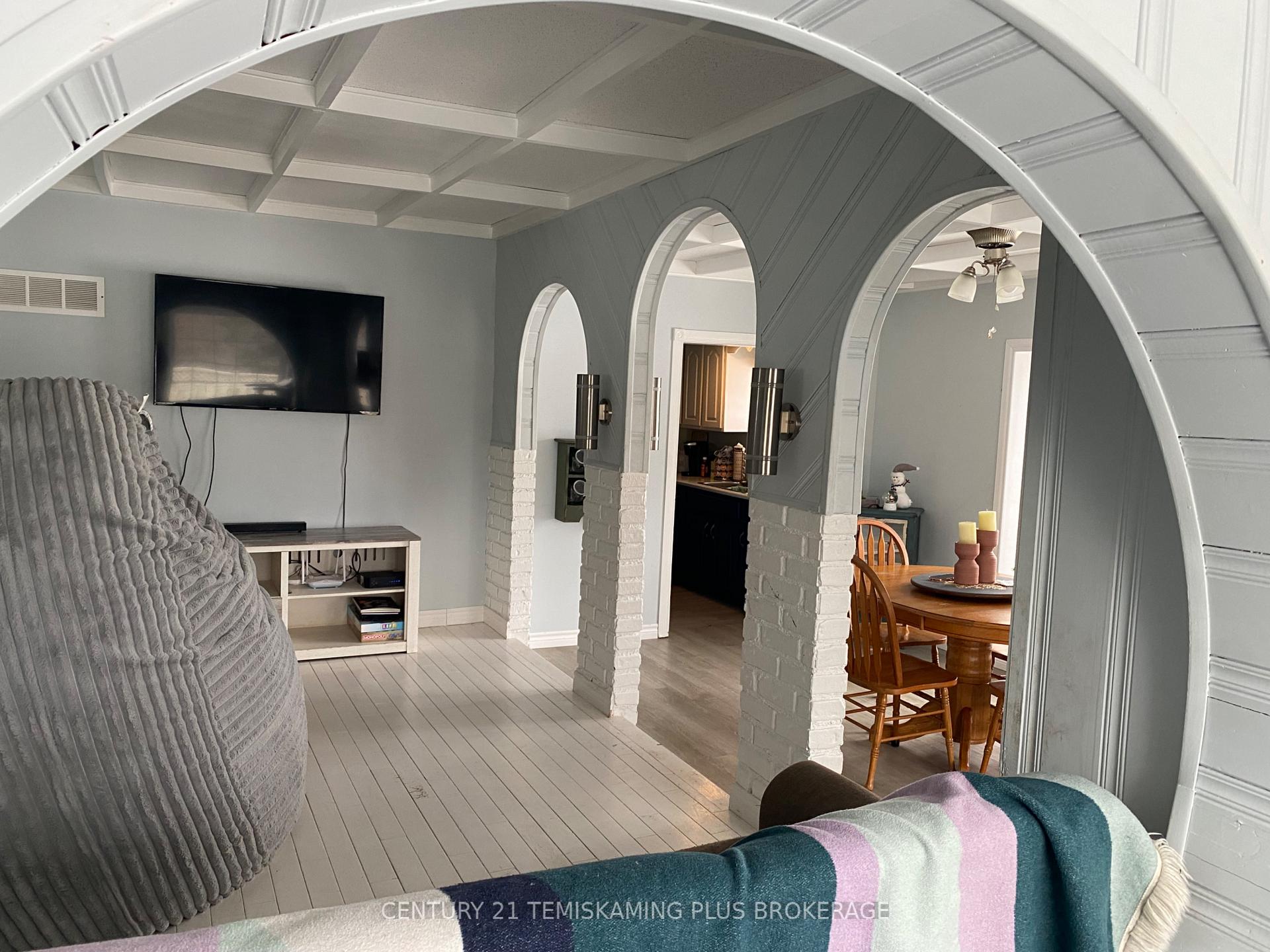 Photo 3 of 31 Grandview Avenue, Cobalt — HOMEH