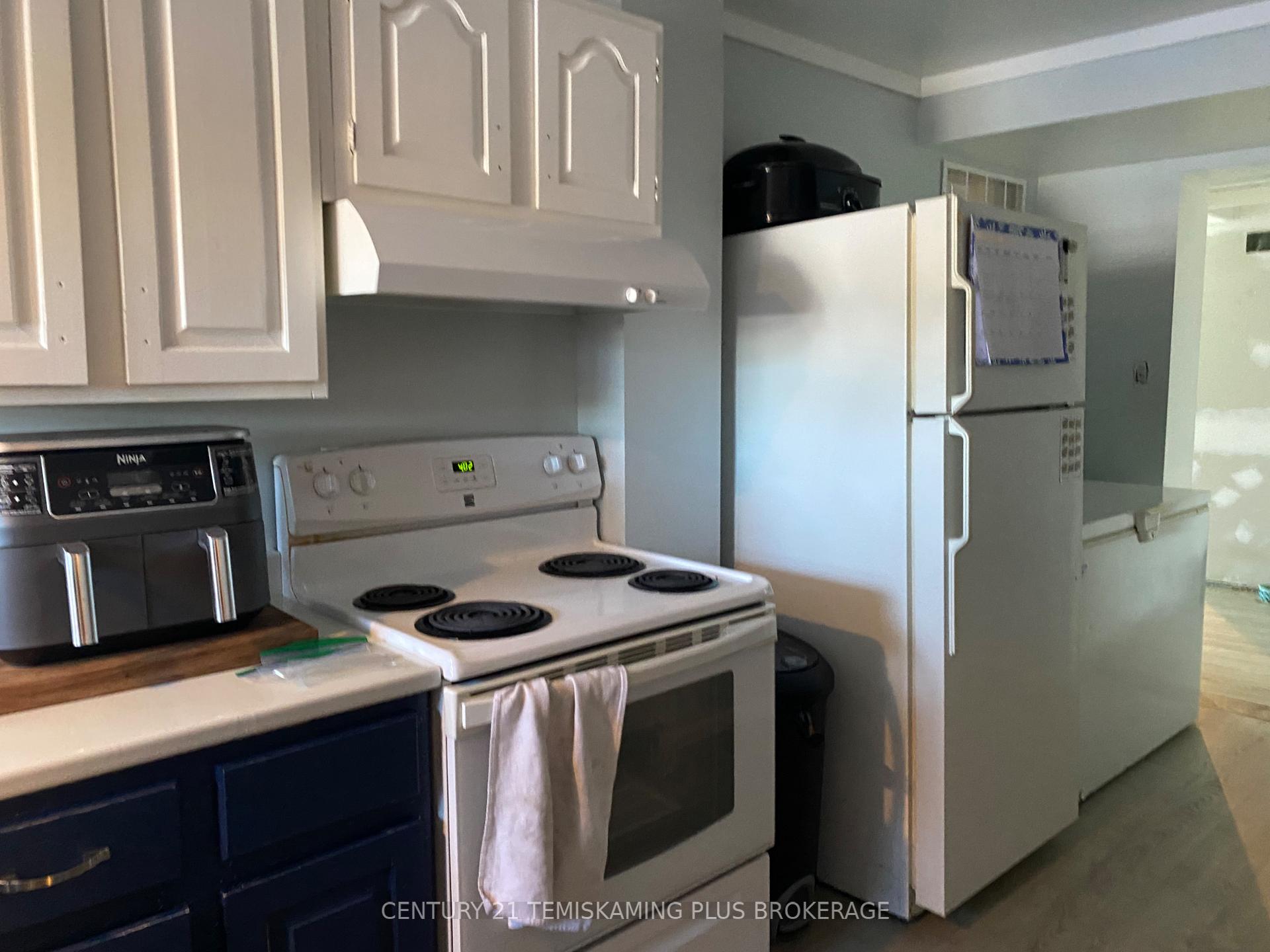 Photo 8 of 31 Grandview Avenue, Cobalt — HOMEH