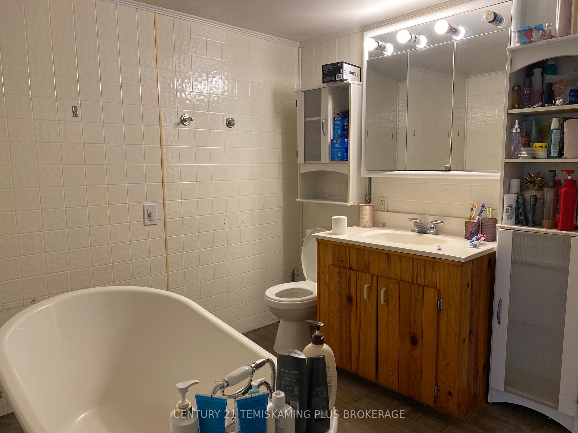 Photo 10 of 31 Grandview Avenue, Cobalt — HOMEH