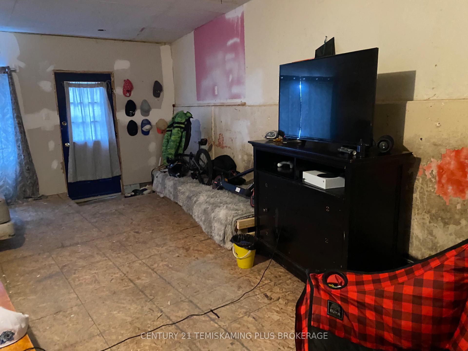 Photo 14 of 31 Grandview Avenue, Cobalt — HOMEH