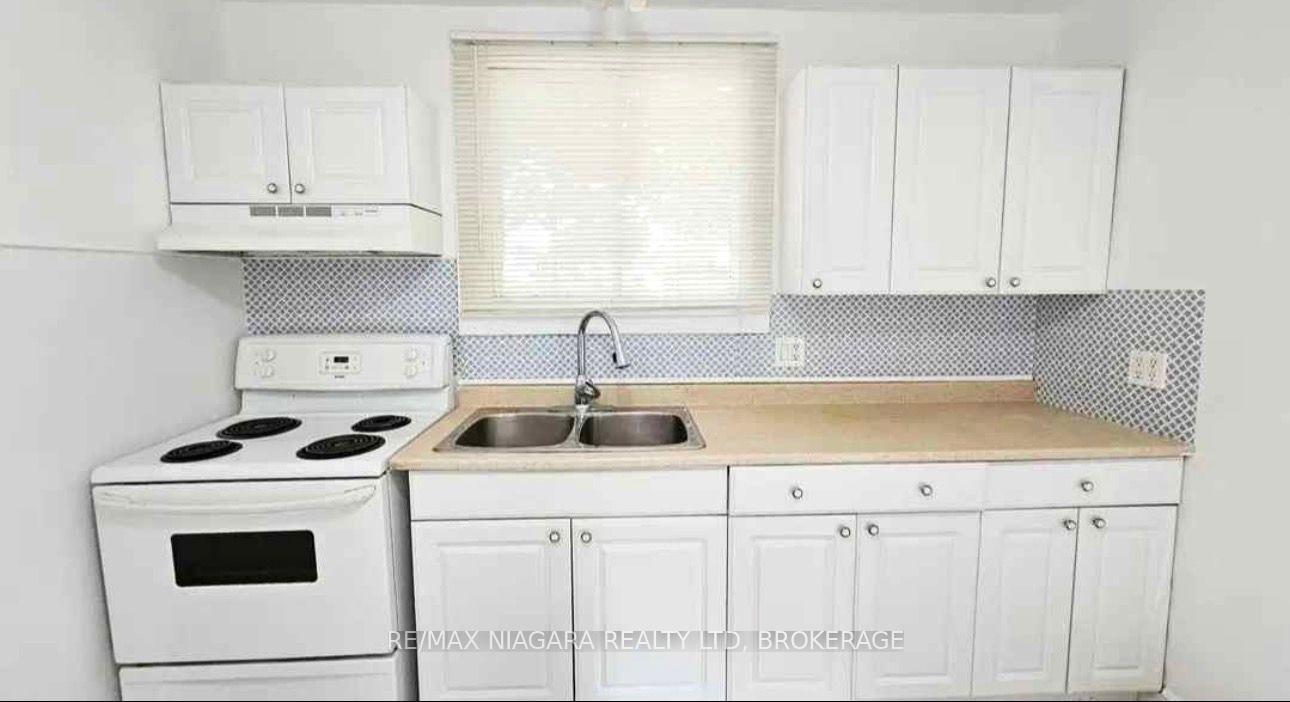 Photo 3 of Unit Upper, 5634 Drummond Road, Niagara Falls, Hospital — HOMEH