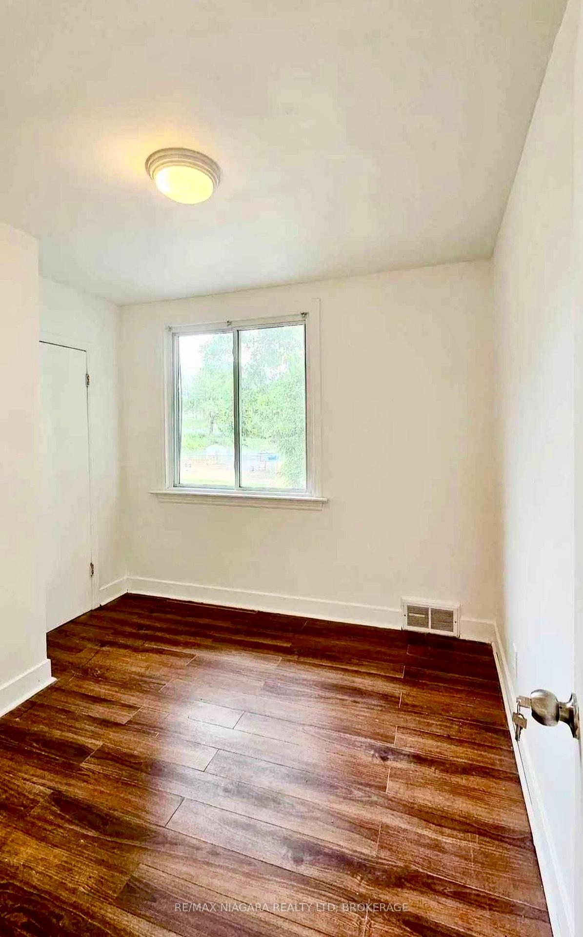 Photo 7 of Unit Upper, 5634 Drummond Road, Niagara Falls, Hospital — HOMEH