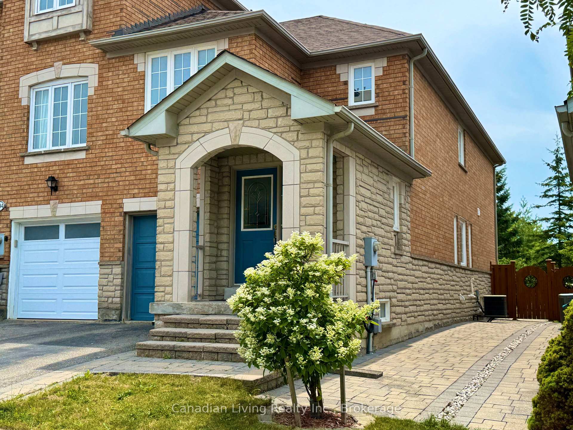 Photo 1 of 106 Coburg Crescent, Richmond Hill, Langstaff — HOMEH