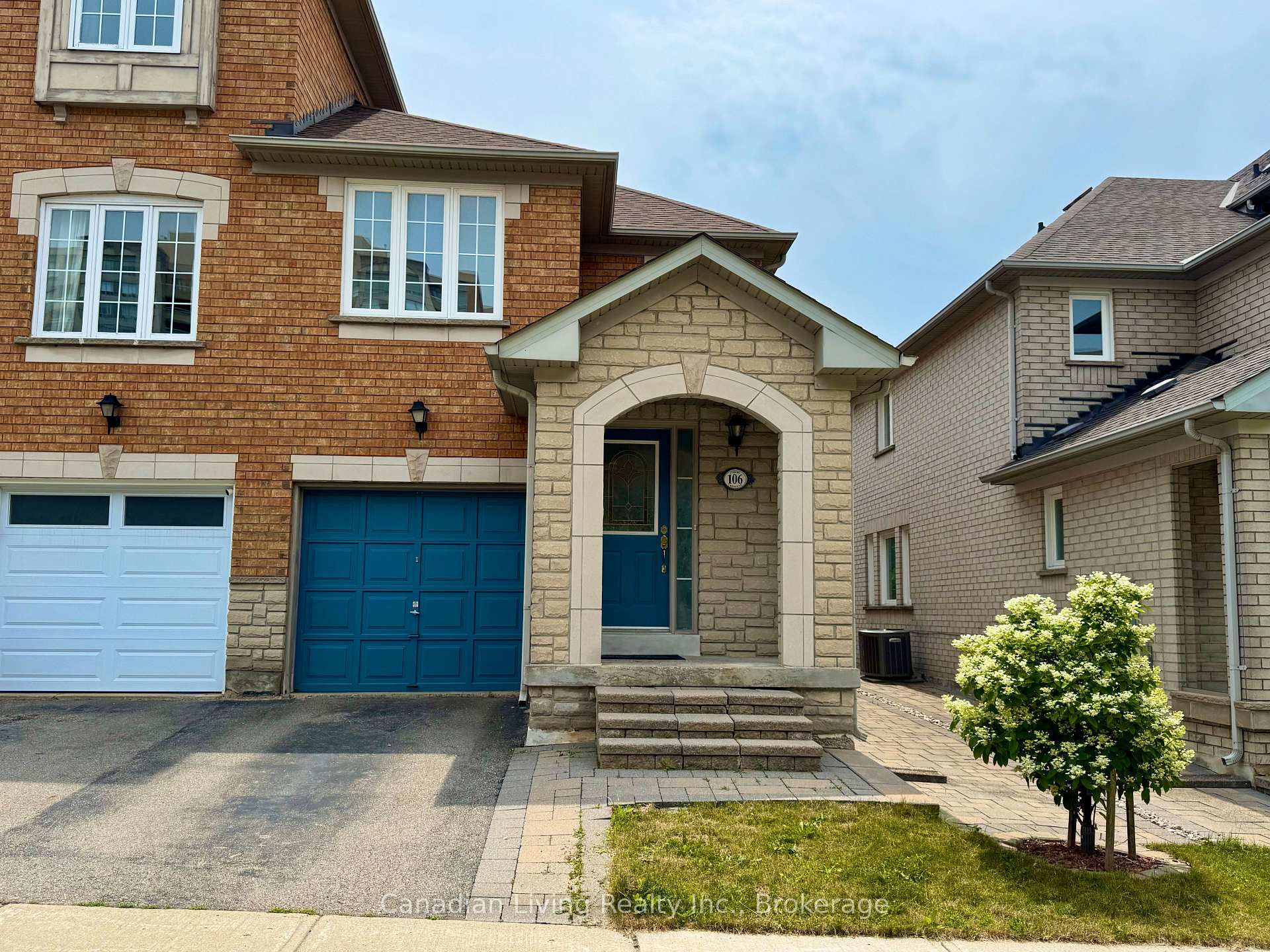 Photo 2 of 106 Coburg Crescent, Richmond Hill, Langstaff — HOMEH