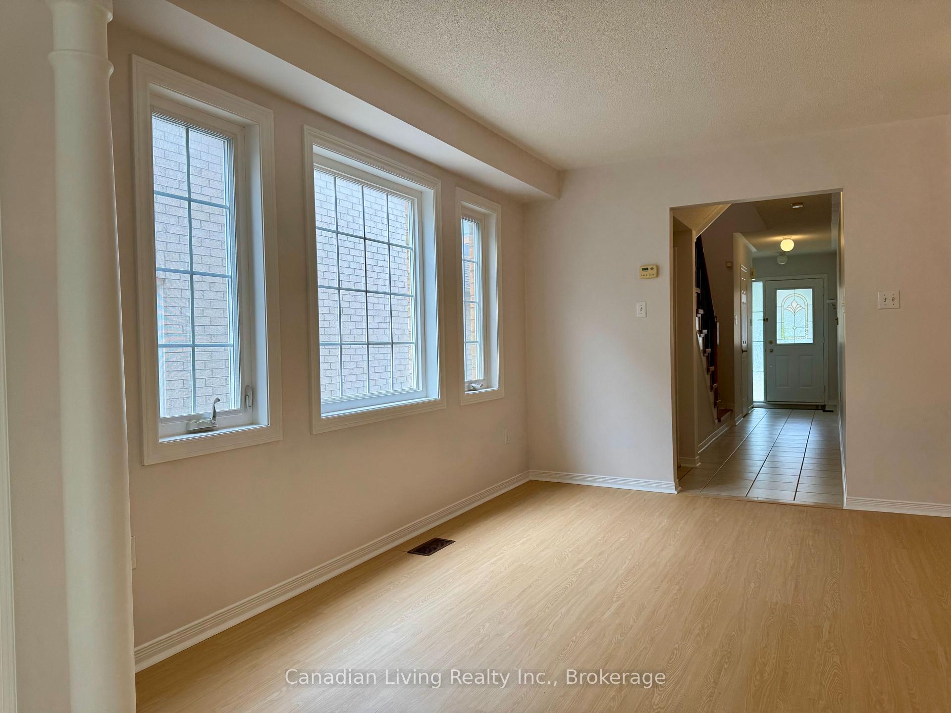 Photo 7 of 106 Coburg Crescent, Richmond Hill, Langstaff — HOMEH