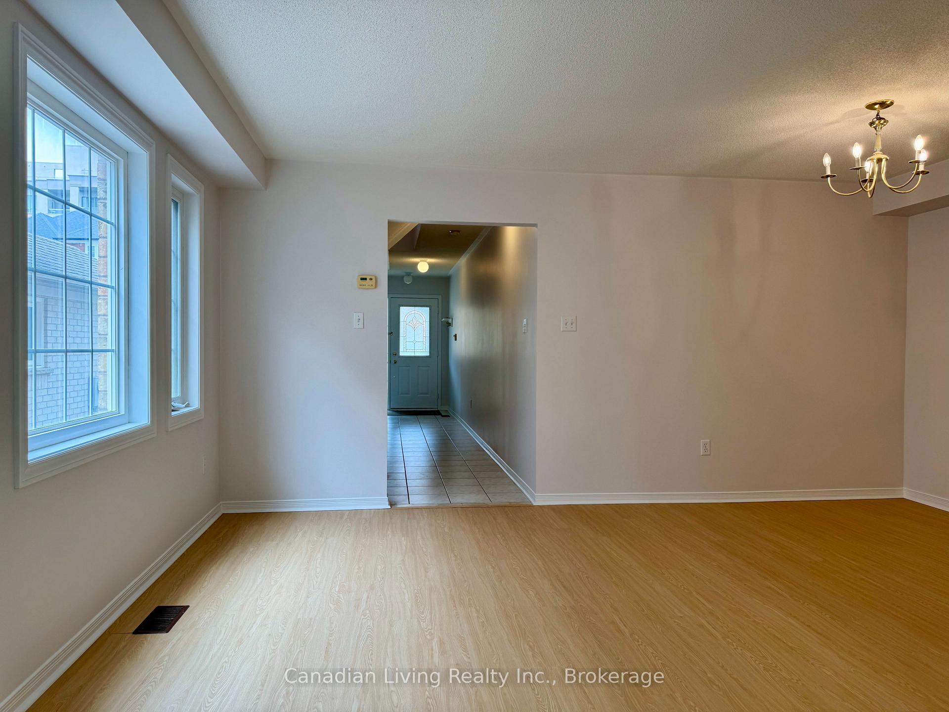 Photo 8 of 106 Coburg Crescent, Richmond Hill, Langstaff — HOMEH