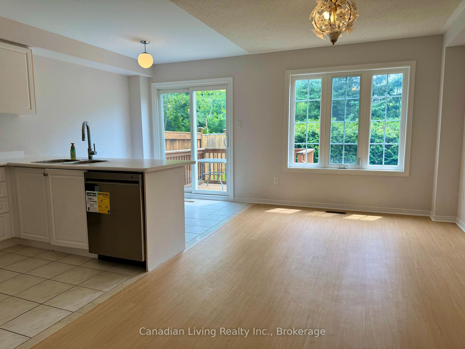 Photo 9 of 106 Coburg Crescent, Richmond Hill, Langstaff — HOMEH
