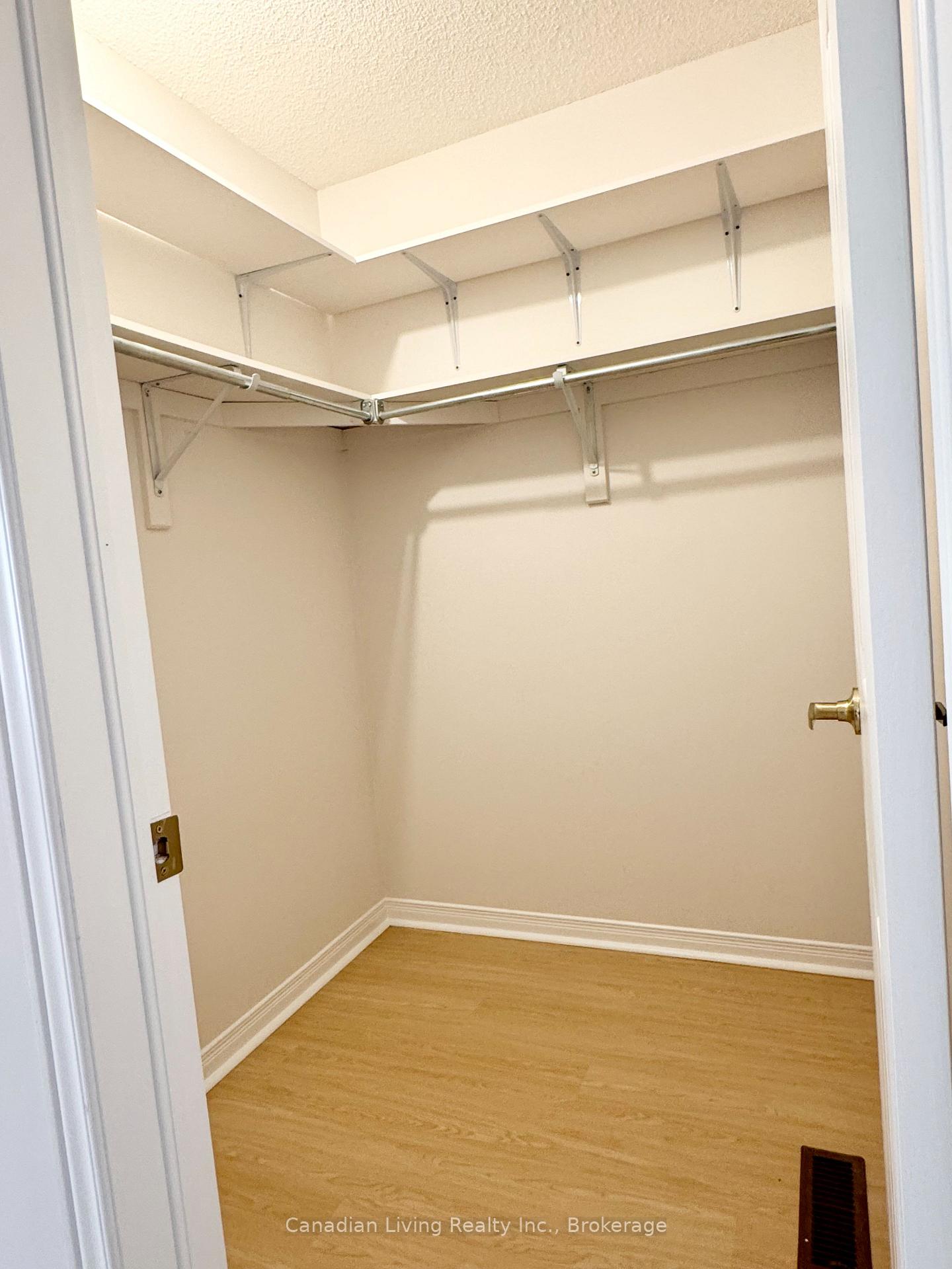 Photo 15 of 106 Coburg Crescent, Richmond Hill, Langstaff — HOMEH