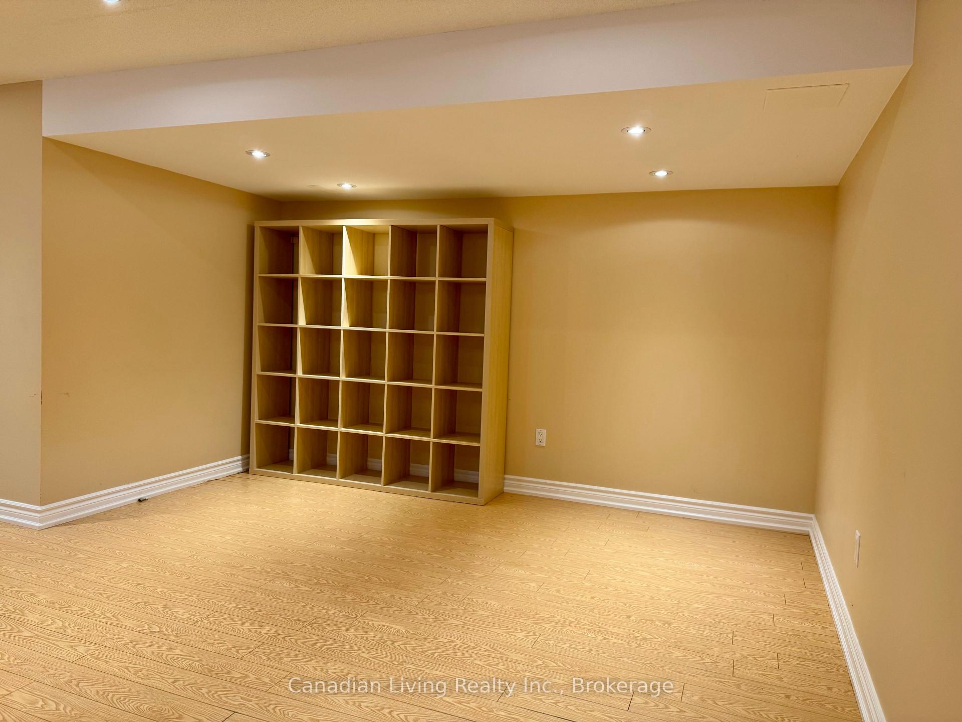 Photo 21 of 106 Coburg Crescent, Richmond Hill, Langstaff — HOMEH