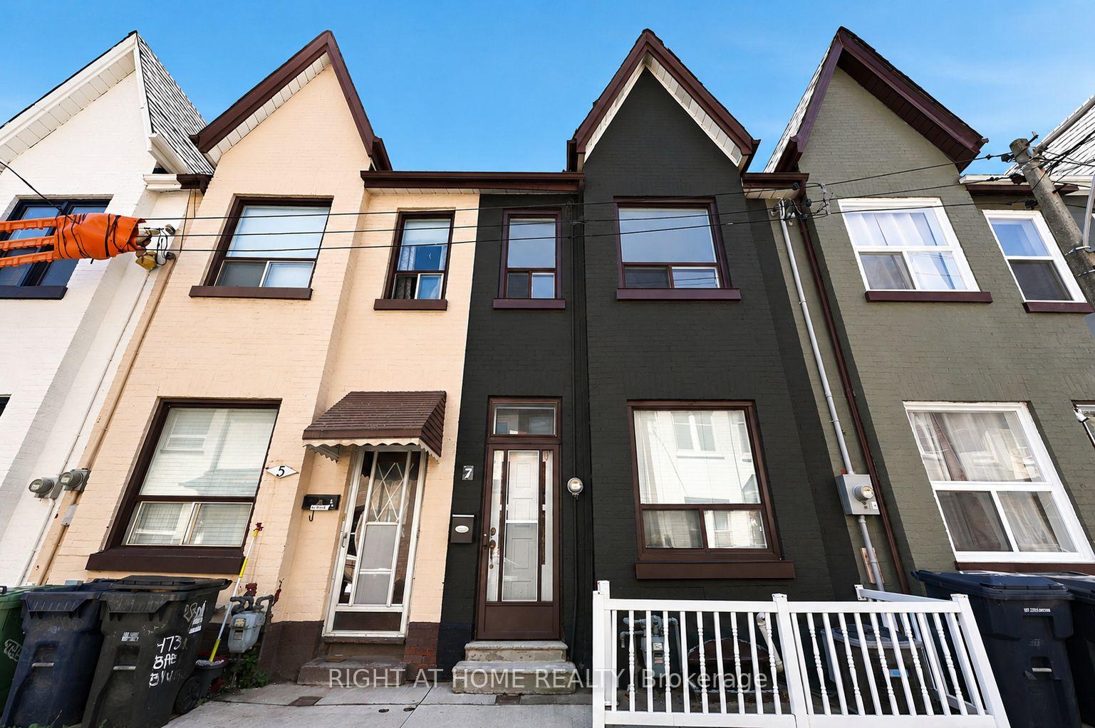 Photo 1 of 7 Andrews Avenue, Toronto, Trinity-Bellwoods — HOMEH