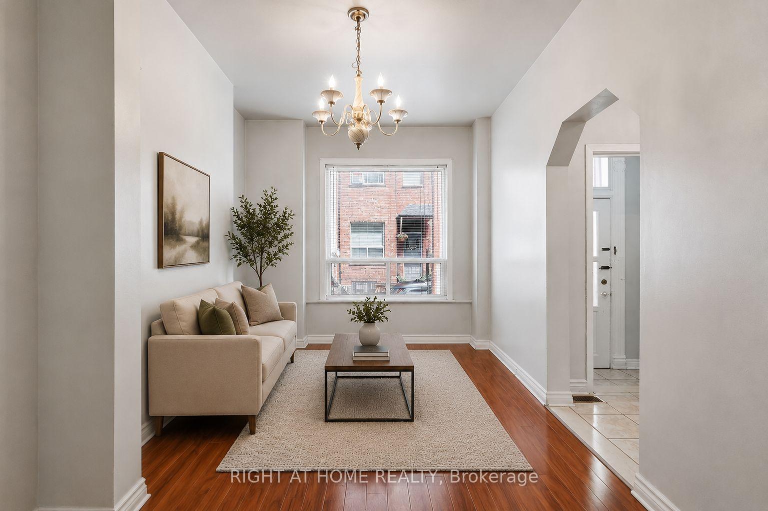 Photo 5 of 7 Andrews Avenue, Toronto, Trinity-Bellwoods — HOMEH