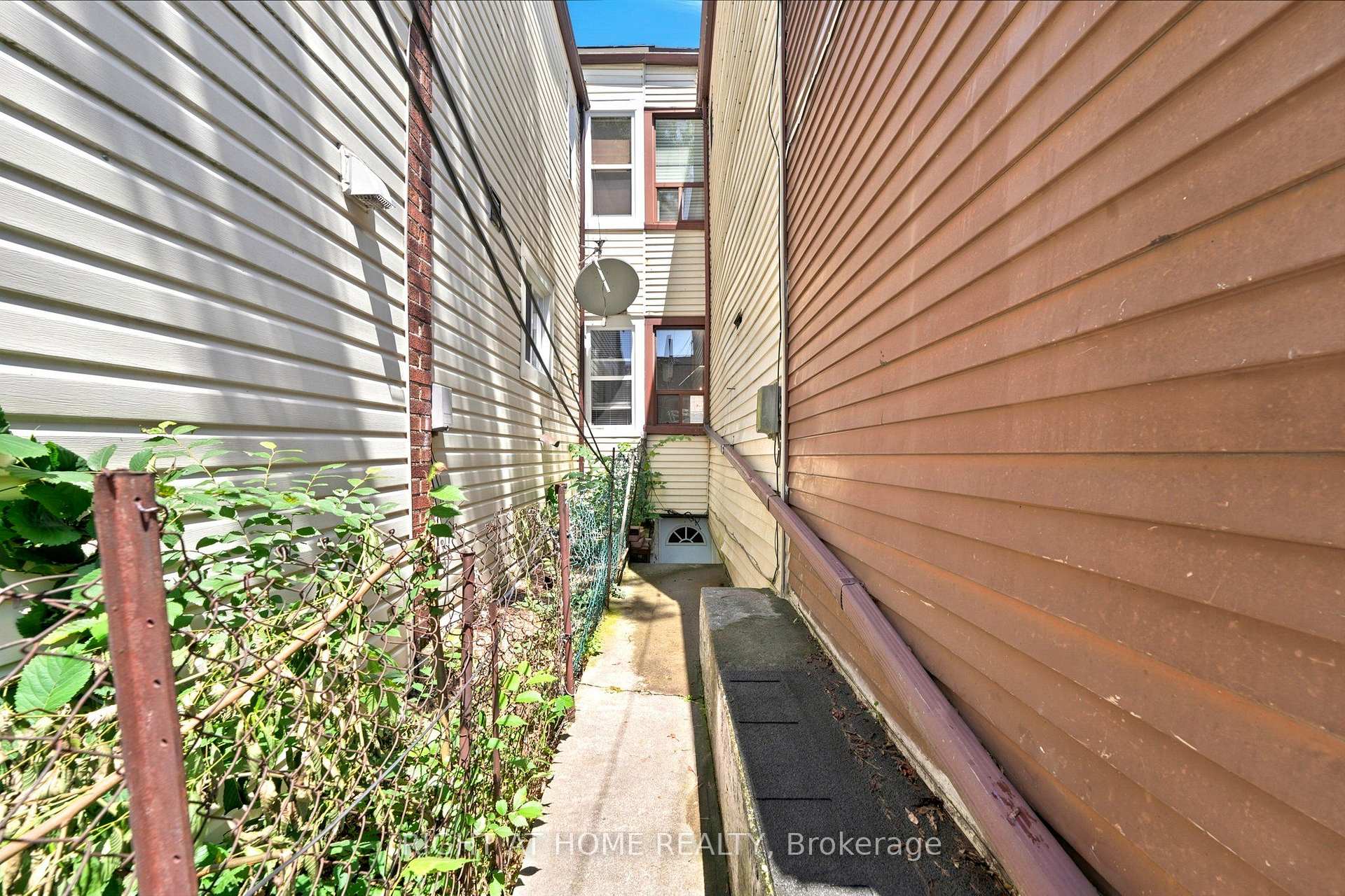 Photo 25 of 7 Andrews Avenue, Toronto, Trinity-Bellwoods — HOMEH