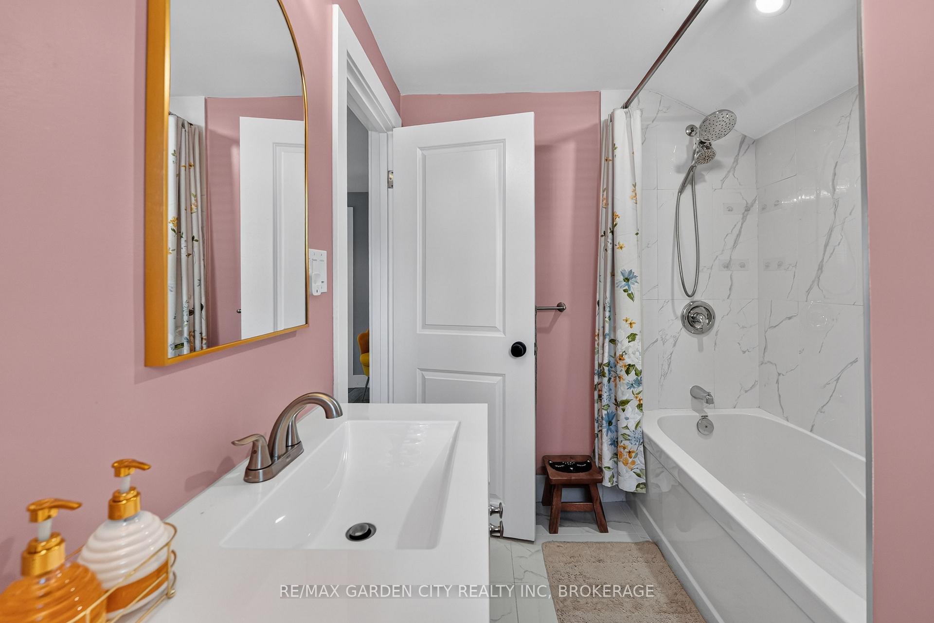 Photo 33 of 144 Highland Avenue, St. Catharines, Old Glenridge — HOMEH