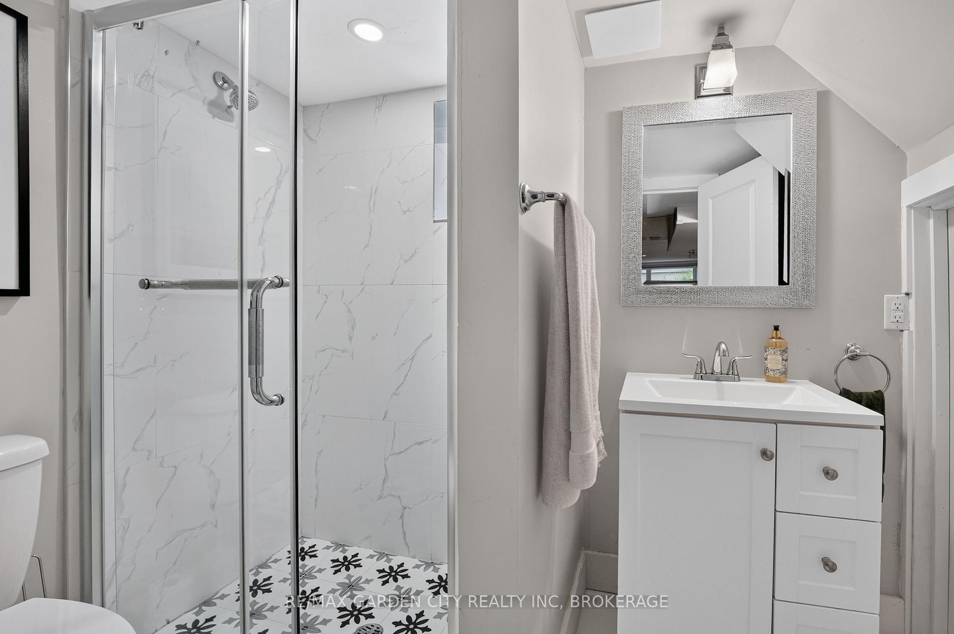 Photo 37 of 144 Highland Avenue, St. Catharines, Old Glenridge — HOMEH