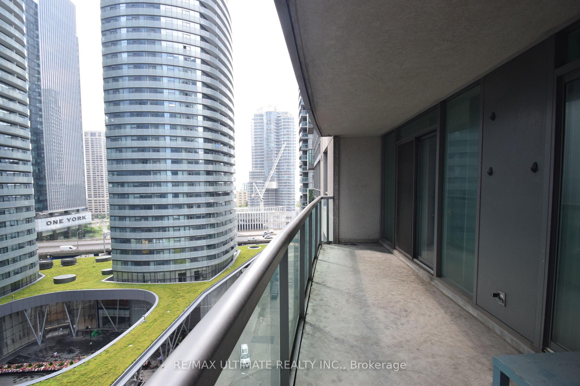 Photo 9 of Unit 1609, 30 Grand Trunk Crescent, Toronto, Waterfront Communities — HOMEH