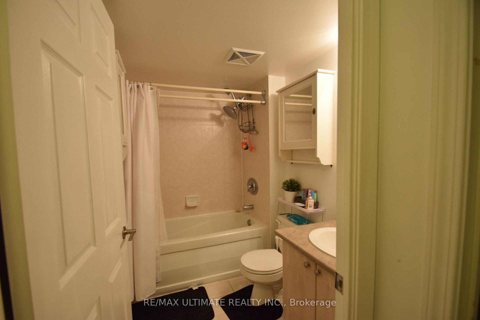 Photo 10 of Unit 1609, 30 Grand Trunk Crescent, Toronto, Waterfront Communities — HOMEH