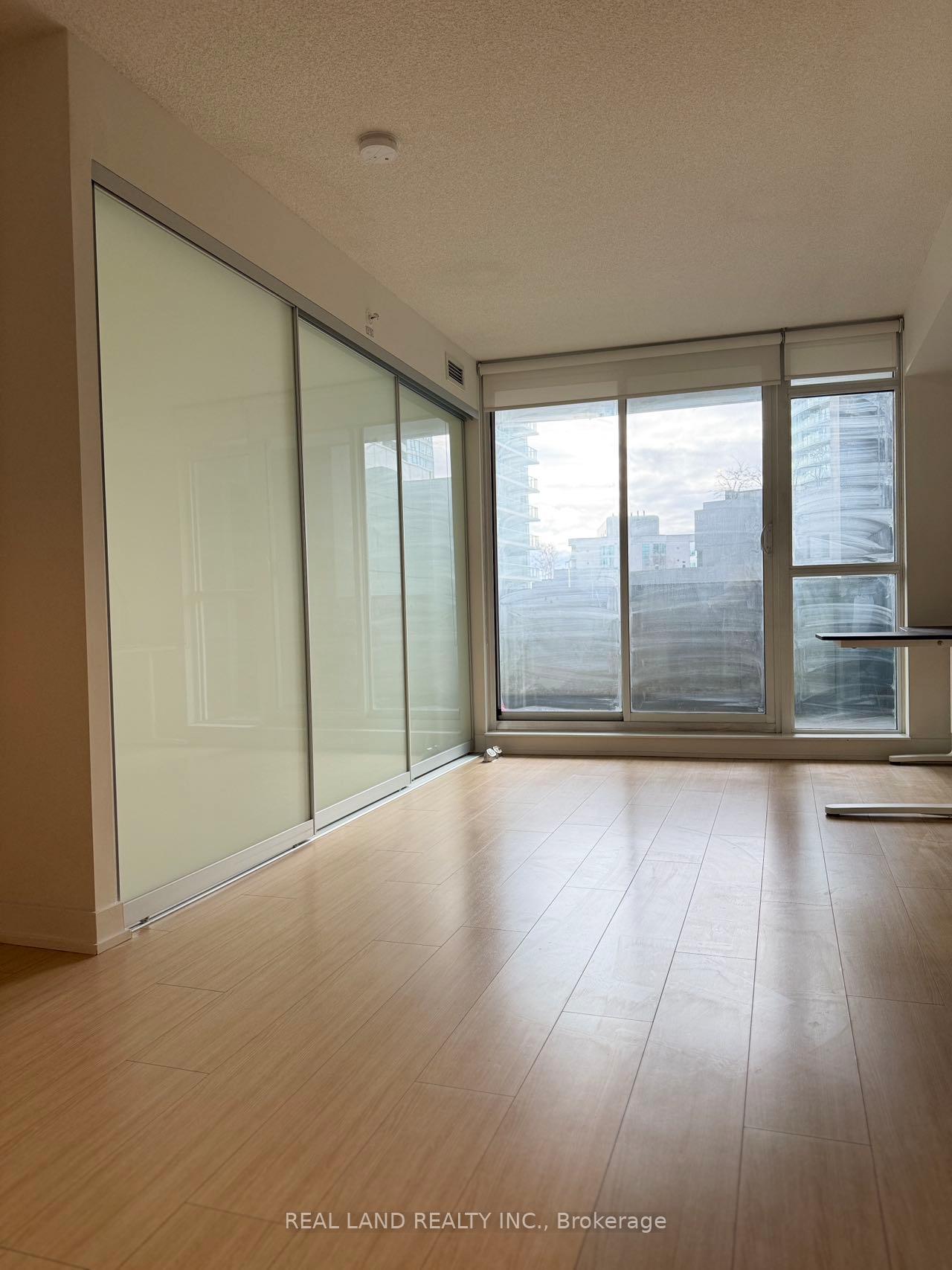 Photo 3 of Unit 301, 85 Queens Wharf Road, Toronto, Waterfront Communities — HOMEH
