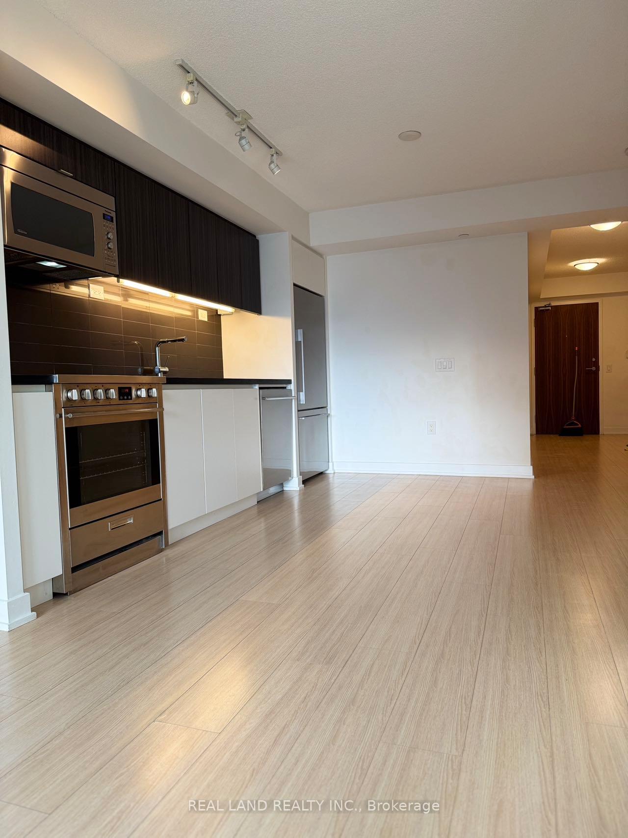 Photo 5 of Unit 301, 85 Queens Wharf Road, Toronto, Waterfront Communities — HOMEH