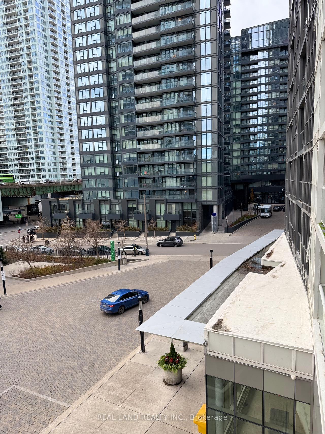 Photo 7 of Unit 301, 85 Queens Wharf Road, Toronto, Waterfront Communities — HOMEH