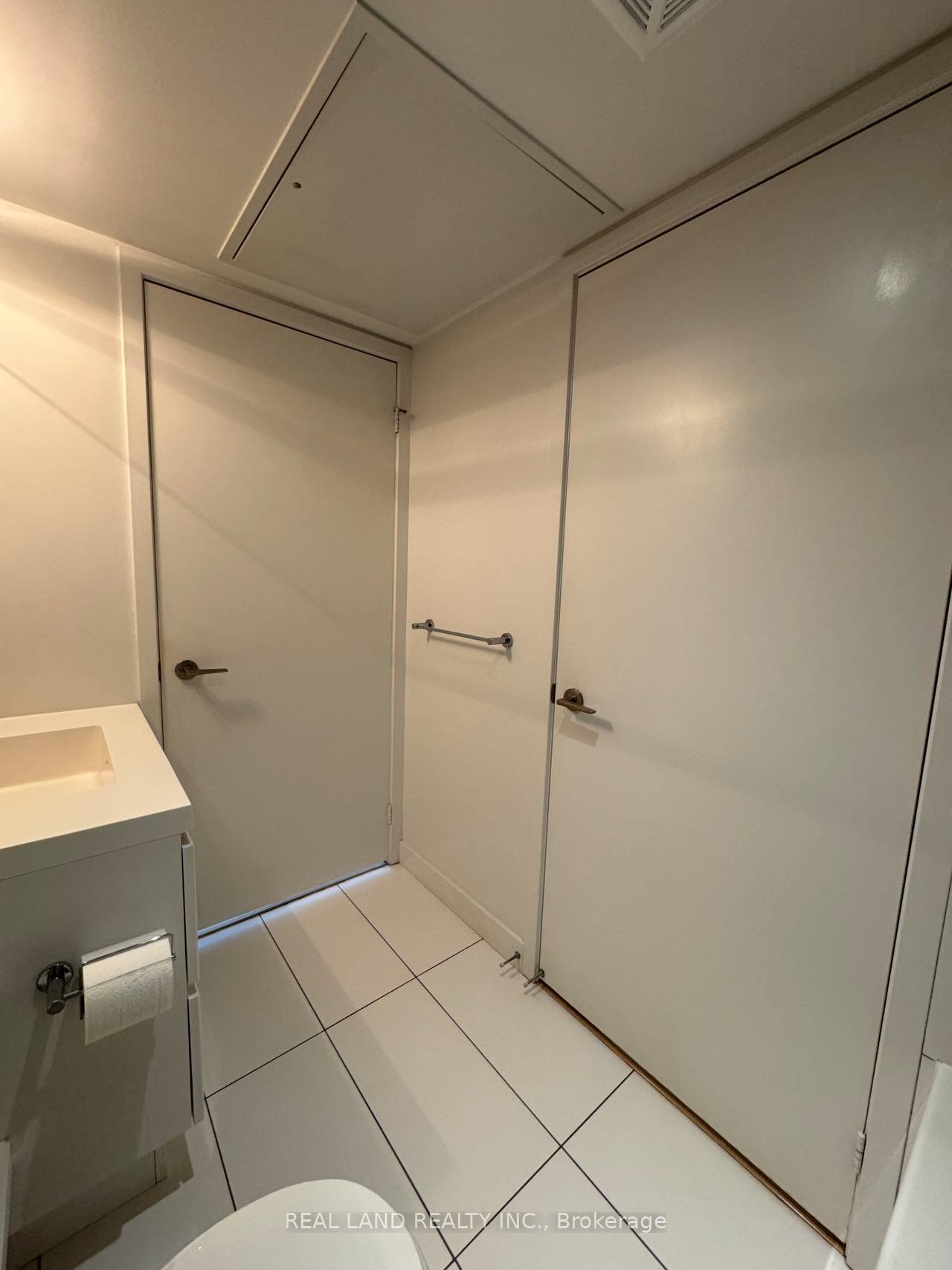 Photo 10 of Unit 301, 85 Queens Wharf Road, Toronto, Waterfront Communities — HOMEH