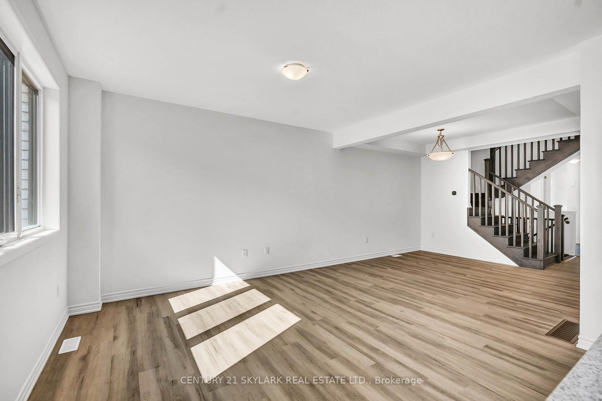 Photo 6 of 13 Vinewood Crescent, Barrie, Rural Barrie Southeast — HOMEH