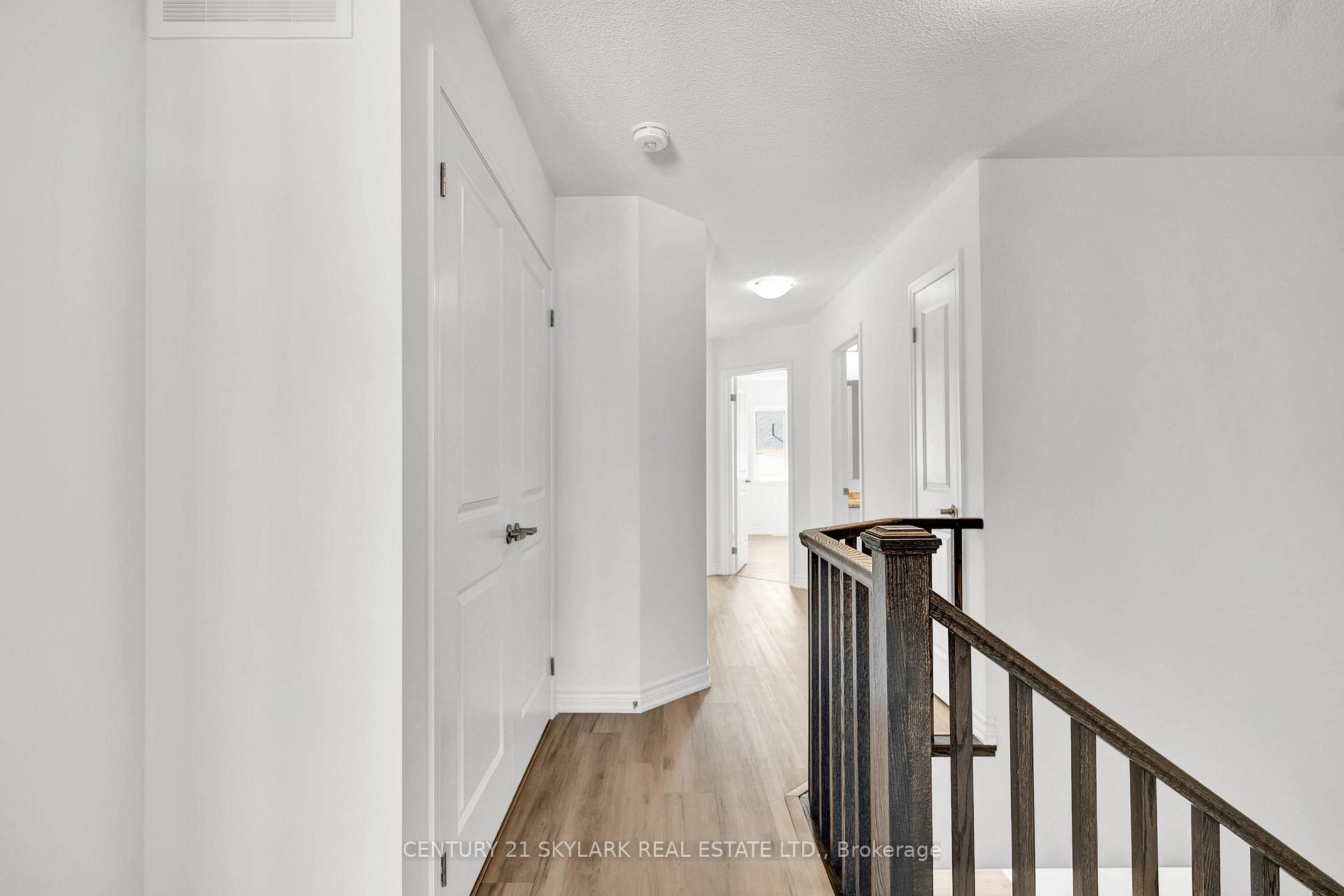 Photo 10 of 13 Vinewood Crescent, Barrie, Rural Barrie Southeast — HOMEH