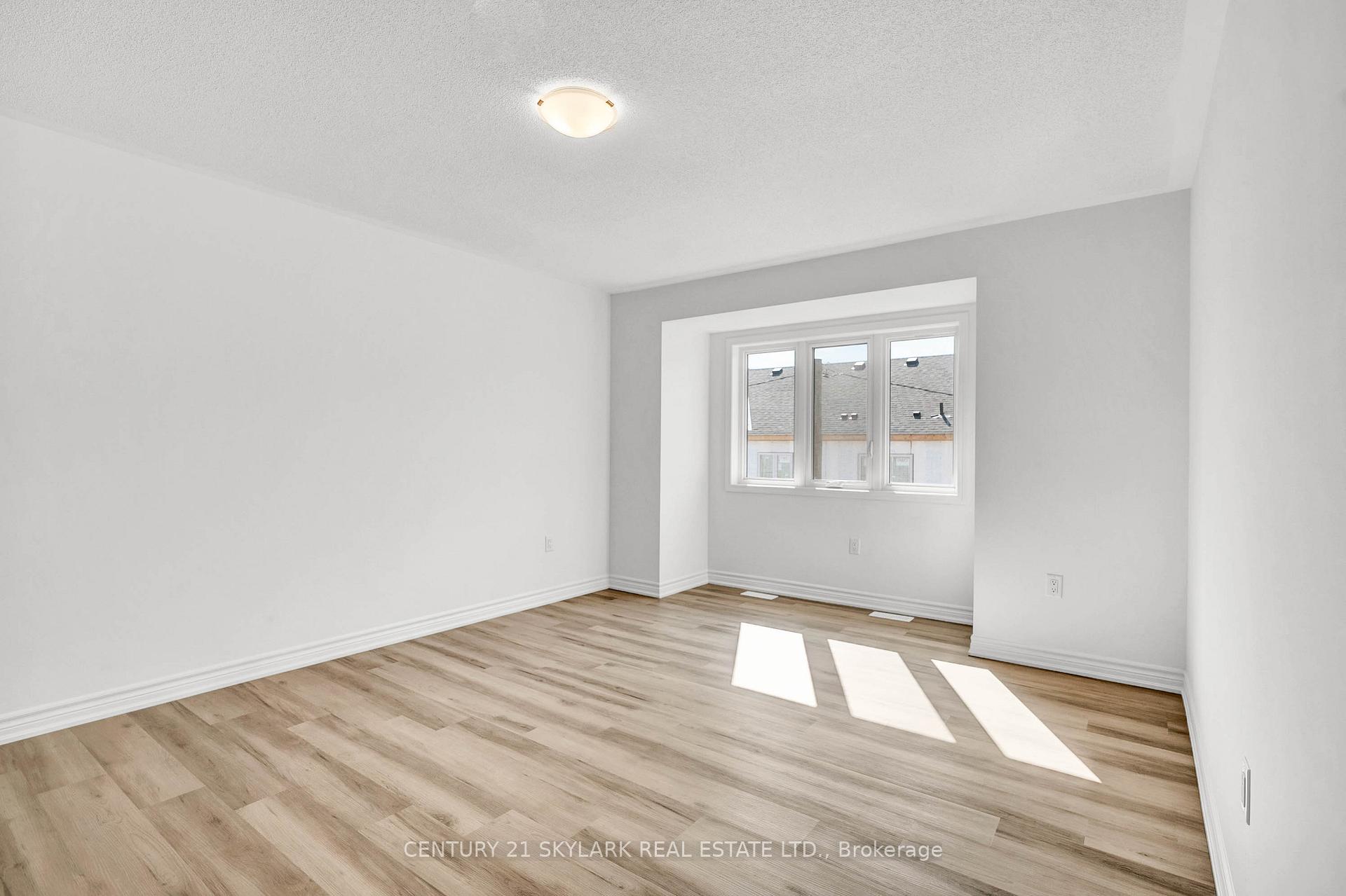 Photo 11 of 13 Vinewood Crescent, Barrie, Rural Barrie Southeast — HOMEH