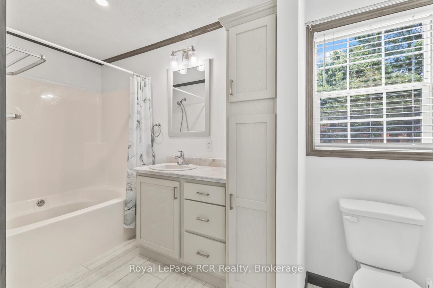 Photo 12 of 206 Spruce Drive, West Grey — HOMEH