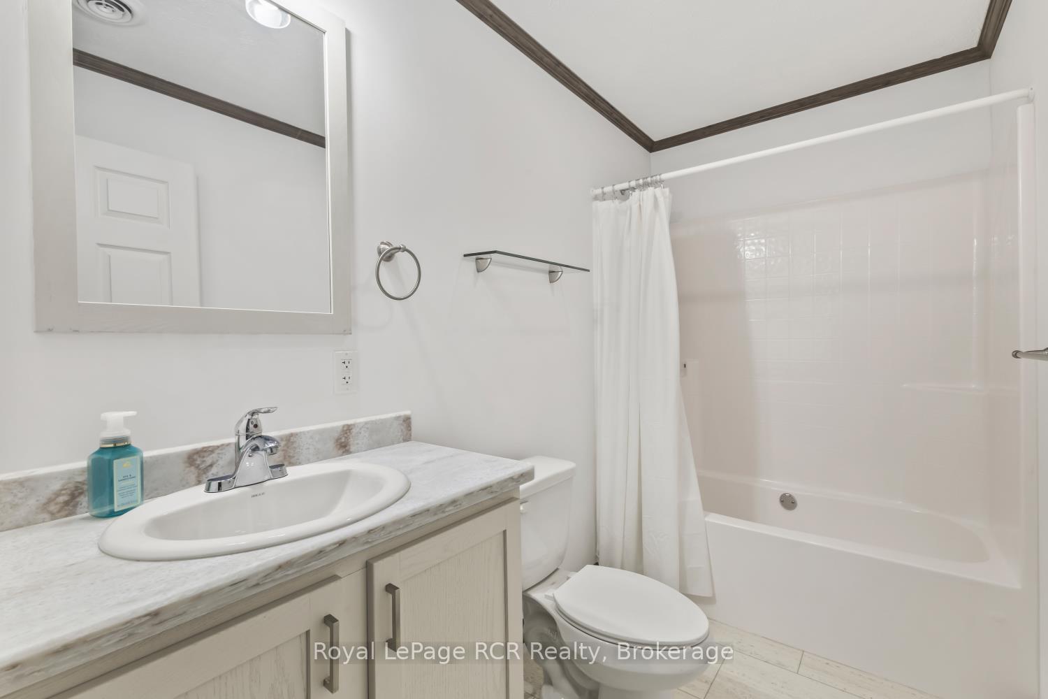 Photo 18 of 206 Spruce Drive, West Grey — HOMEH
