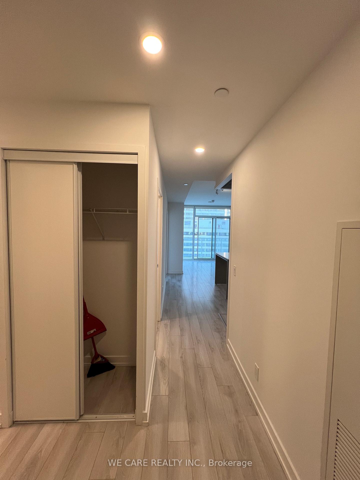 Photo 3 of Unit 1407, 33 Helendale Avenue, Toronto, Yonge-Eglinton — HOMEH