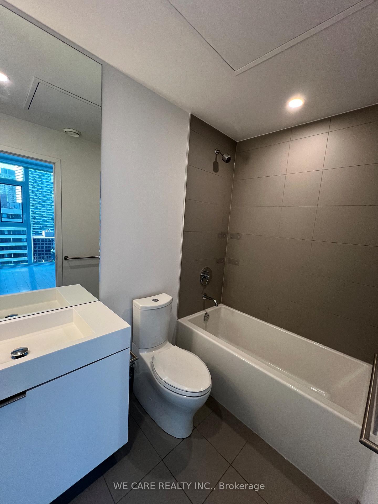 Photo 10 of Unit 1407, 33 Helendale Avenue, Toronto, Yonge-Eglinton — HOMEH