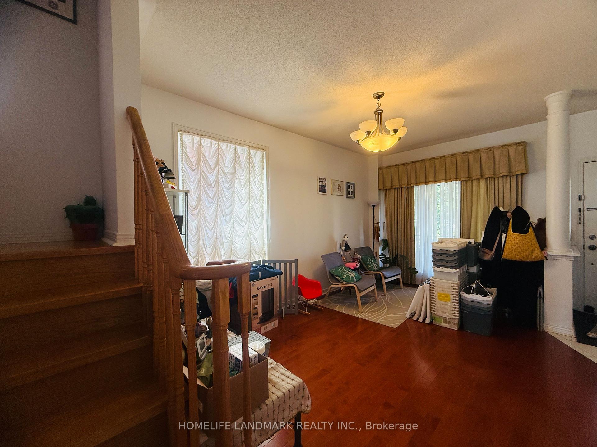 Photo 4 of 32 Oxfordshire Street, Markham, Berczy — HOMEH