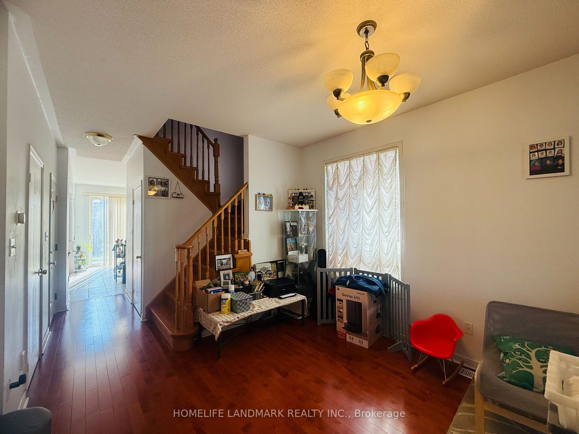 Photo 5 of 32 Oxfordshire Street, Markham, Berczy — HOMEH
