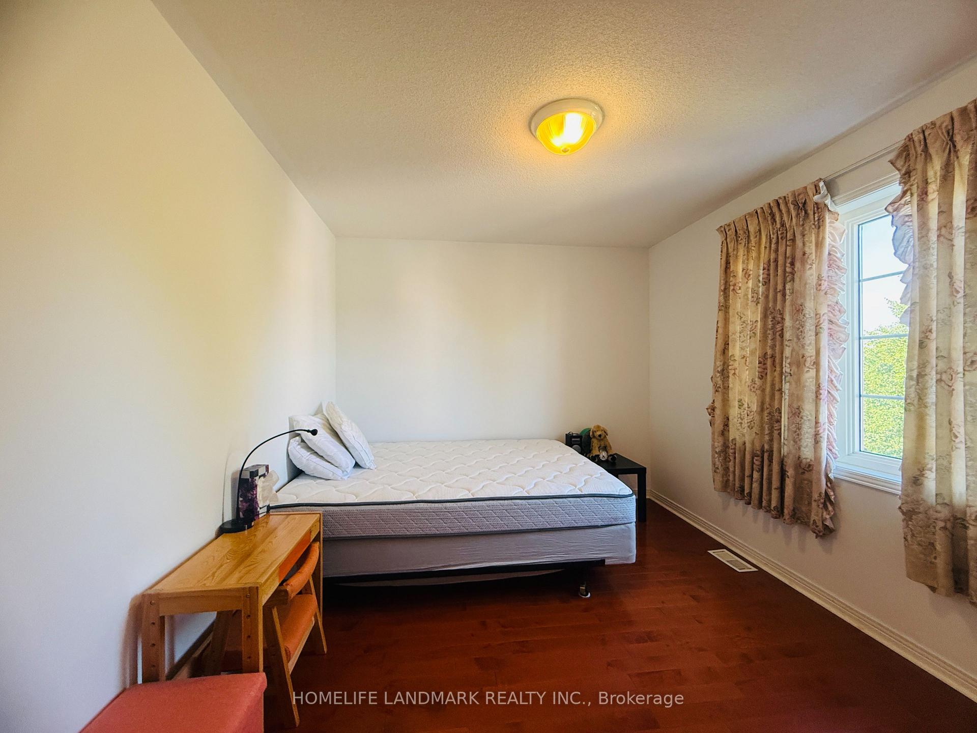 Photo 6 of 32 Oxfordshire Street, Markham, Berczy — HOMEH