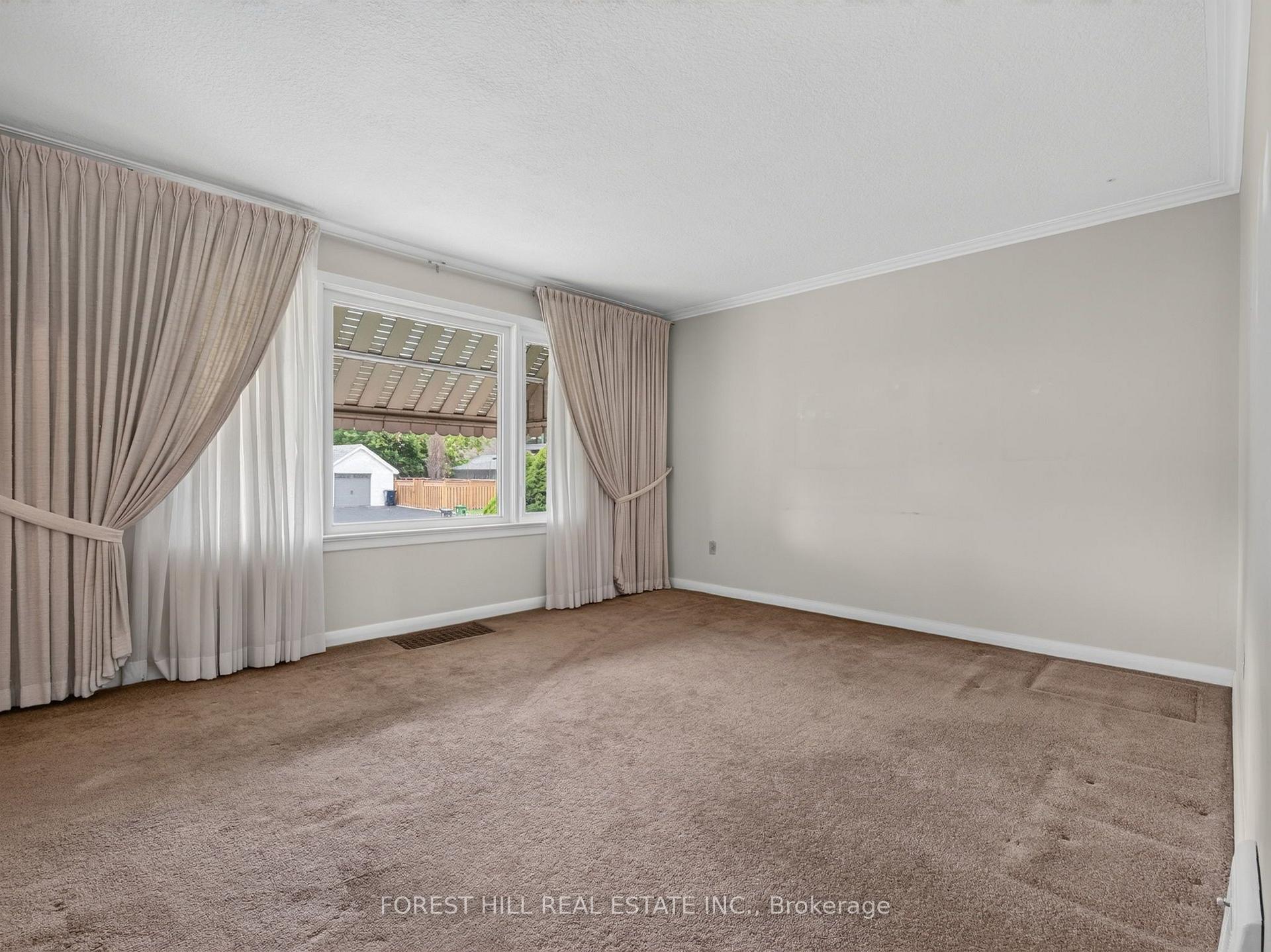 Photo 2 of 98 Marchington Circle, Scarborough, Wexford-Maryvale — HOMEH